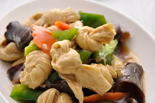 Soy Knot with Capsicum ​and Black Fungus